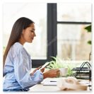 Arbeitsplatz mit digitaler Ausstattung
