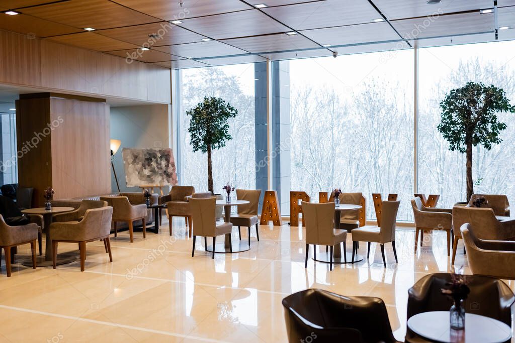 Restaurantservice bei der Arbeit